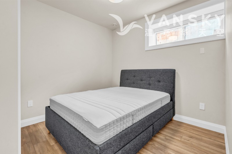 250406191239_2473 W 16th 15.jpg